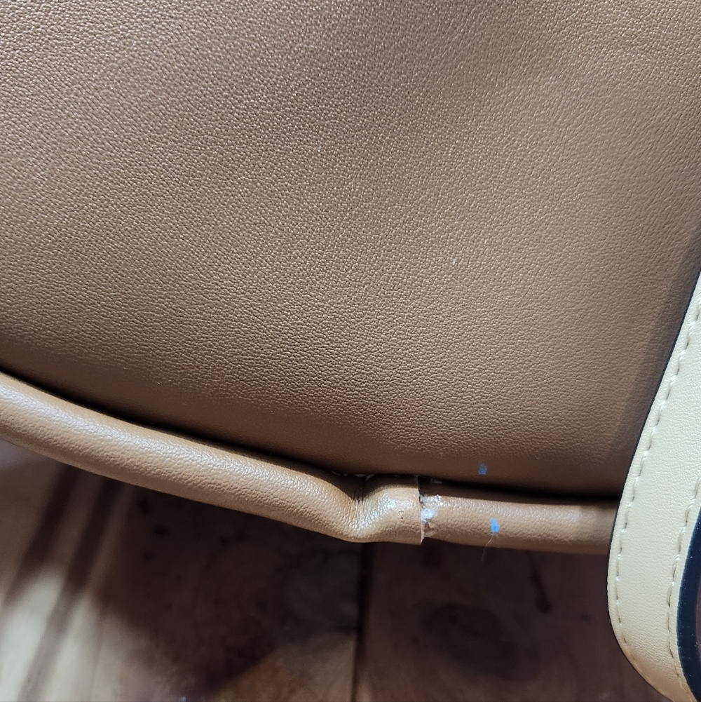 Saddleback Bag - Picture 7 of 15